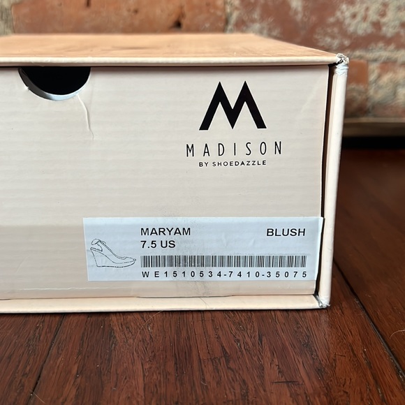 Brand New Blush Peep Toe Wedge - Picture 7 of 7